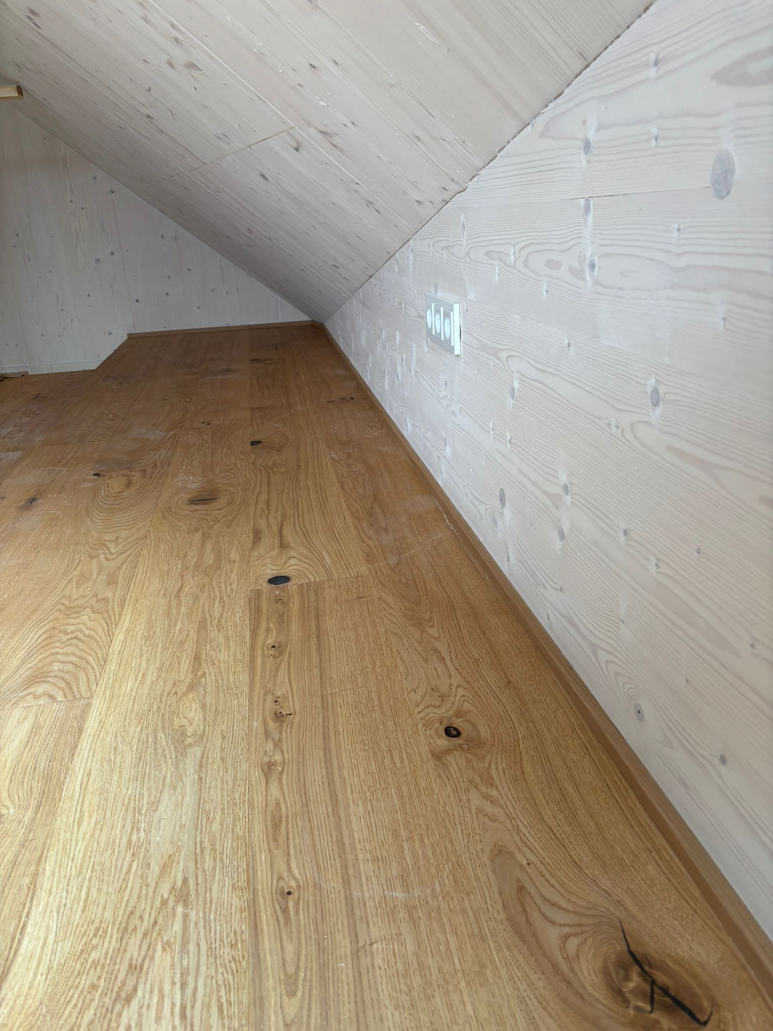 Eichenparkett im Dachgeschoss